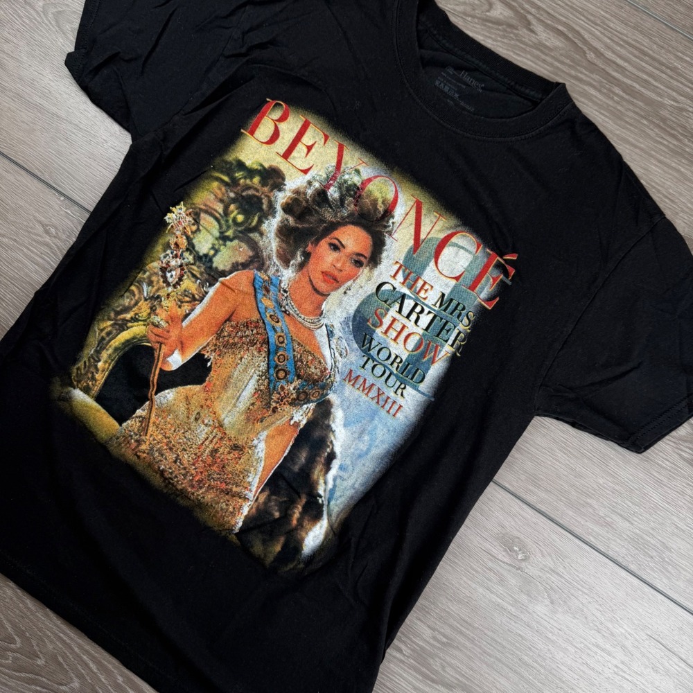 Hanes Unisex T-Shirt Beyonce The Mrs Carter Show World Tour MMXIII Black M